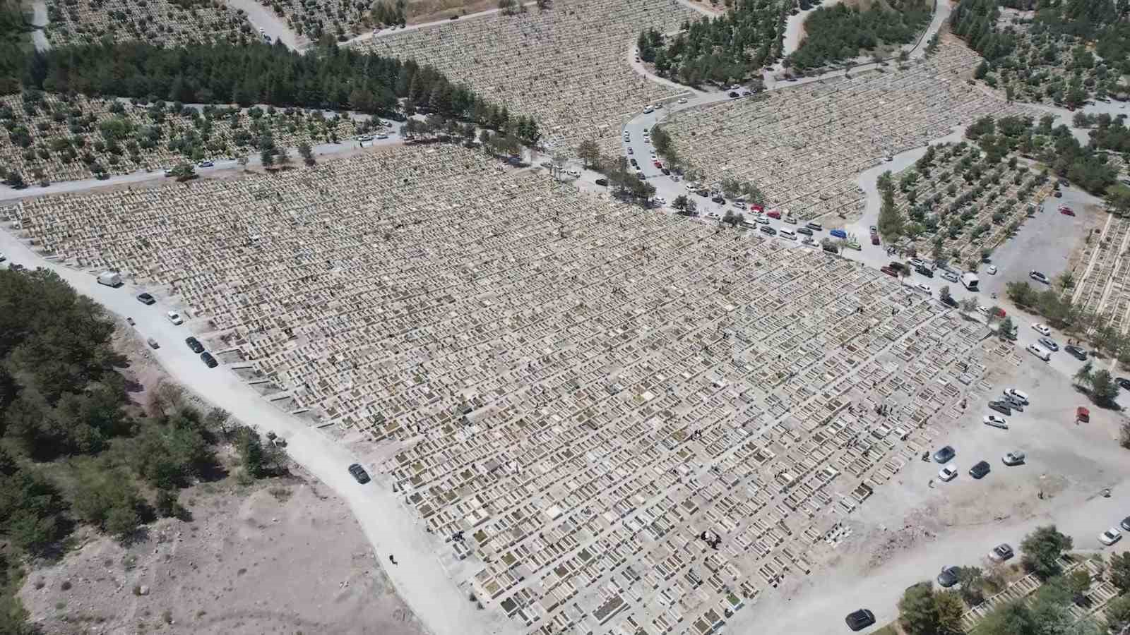 Kurban Bayramı arefesinde mezarlıklar ziyaret edildi 