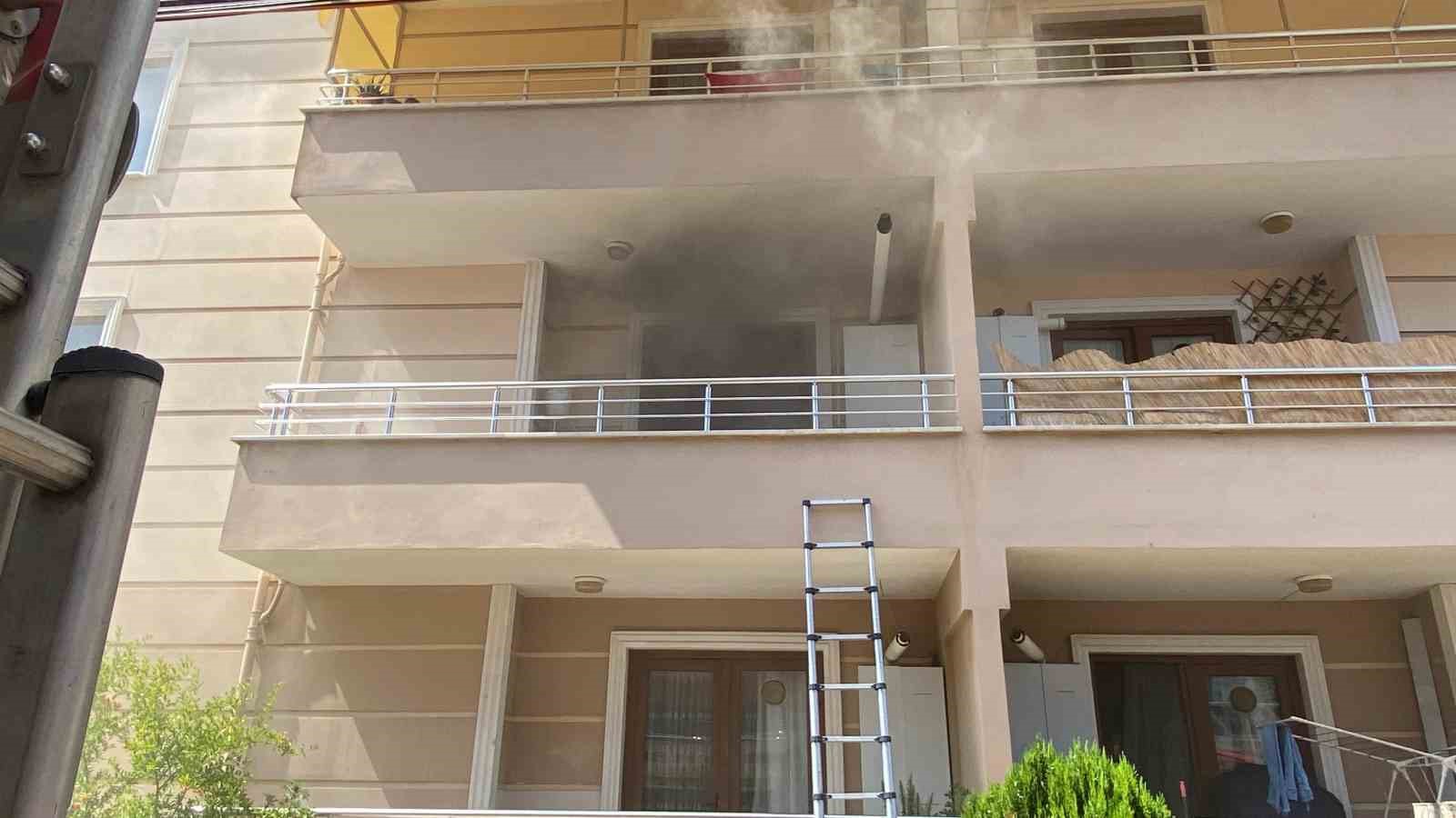 Apartmanda yangın paniği: Yaşlı kadın fenalık geçirdi 