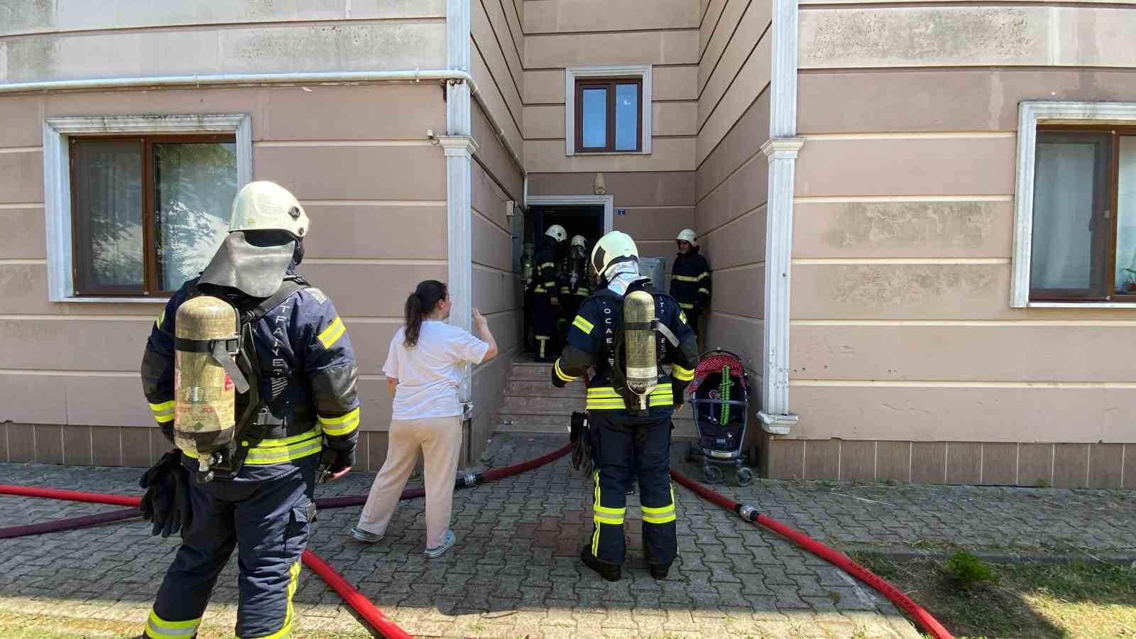 Apartmanda yangın paniği: Yaşlı kadın fenalık geçirdi 