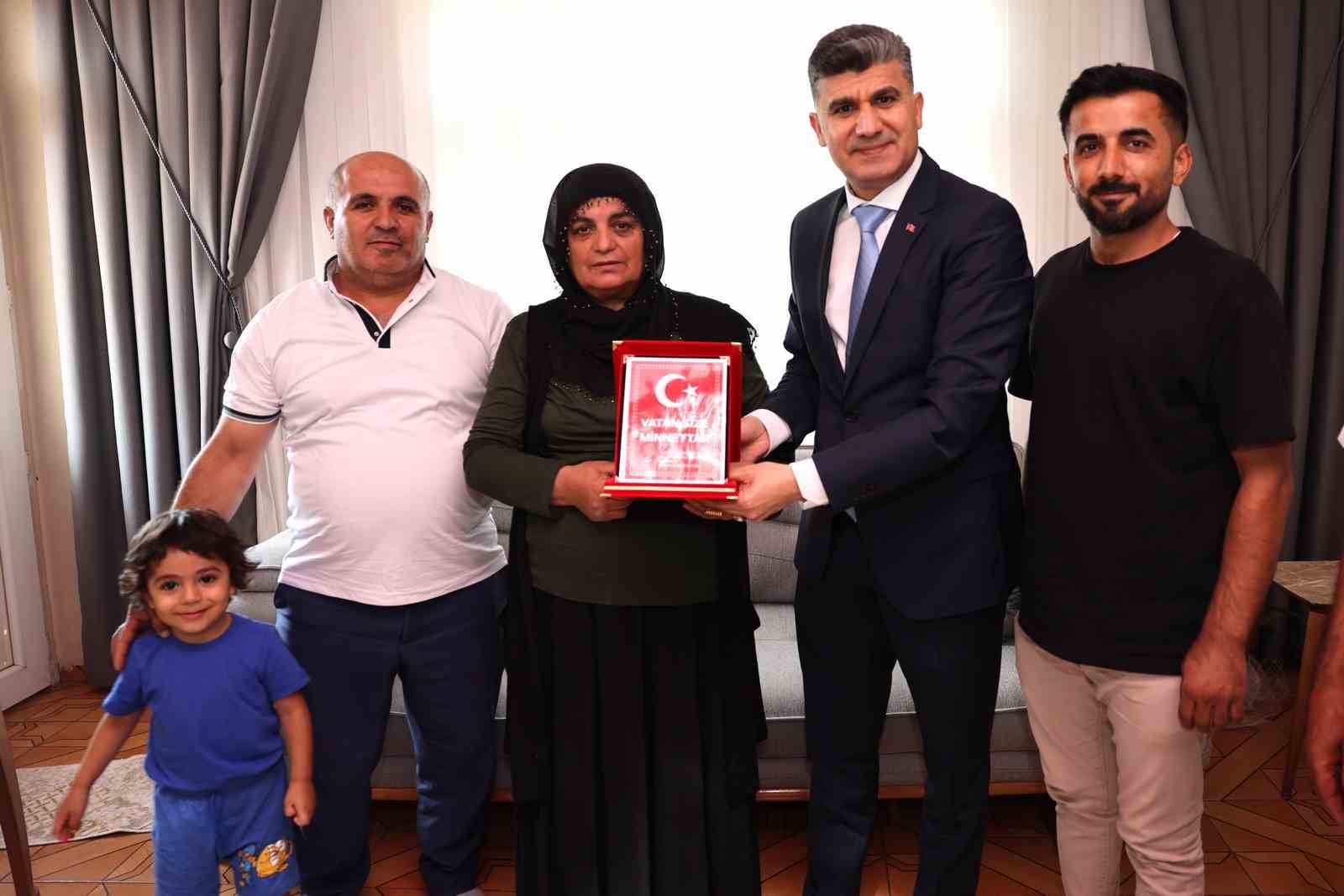 Şener’den şehit aileleri ve gazilere vefa ziyareti 