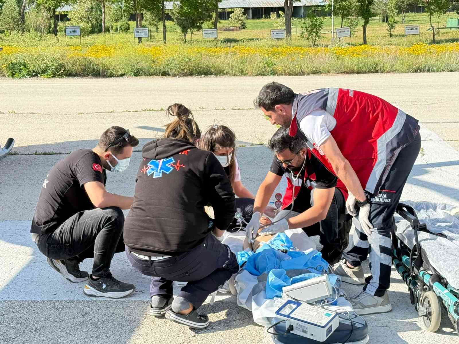 Ağrı’da nöbet geçiren 4 yaşındaki çocuk için ambulans helikopter havalandı 