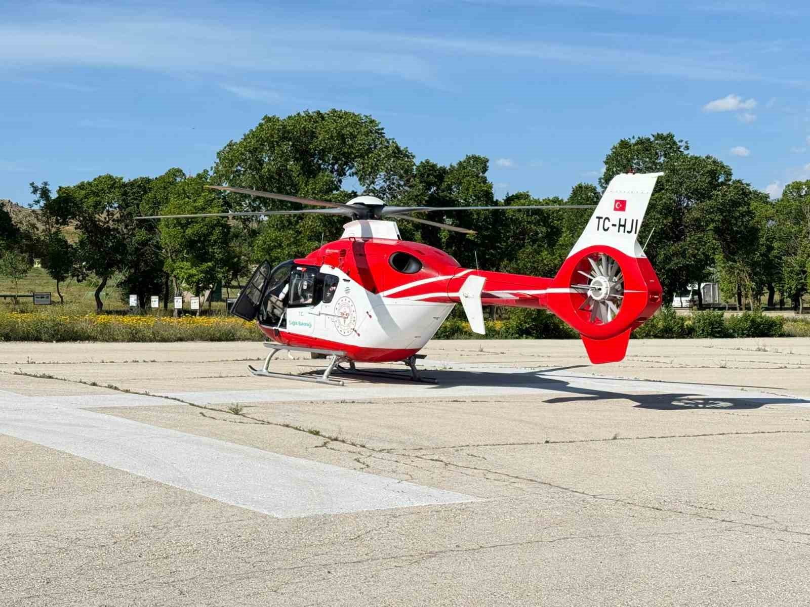 Ağrı’da nöbet geçiren 4 yaşındaki çocuk için ambulans helikopter havalandı 