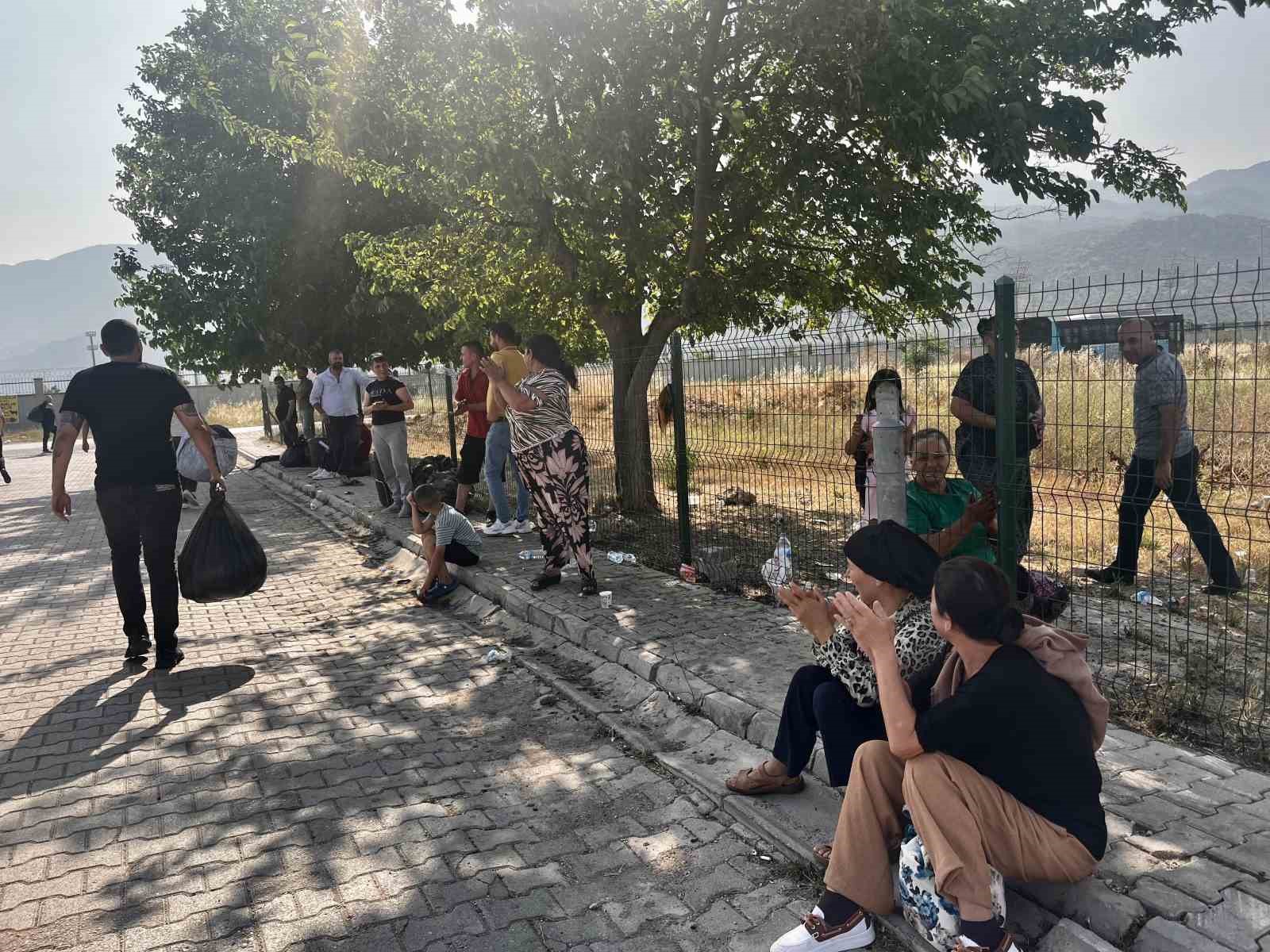 Antalya’da tahliye edilen kadın mahkum doğum gününde özgürlüğüne kavuştu, çifte bayram yaşandı 