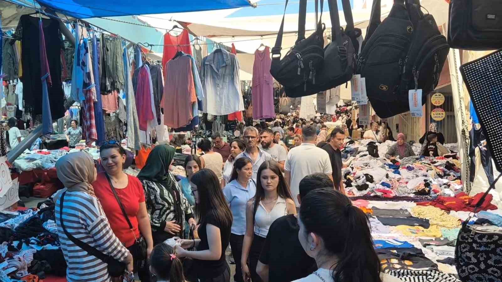 Pazarda bayram yoğunluğu 