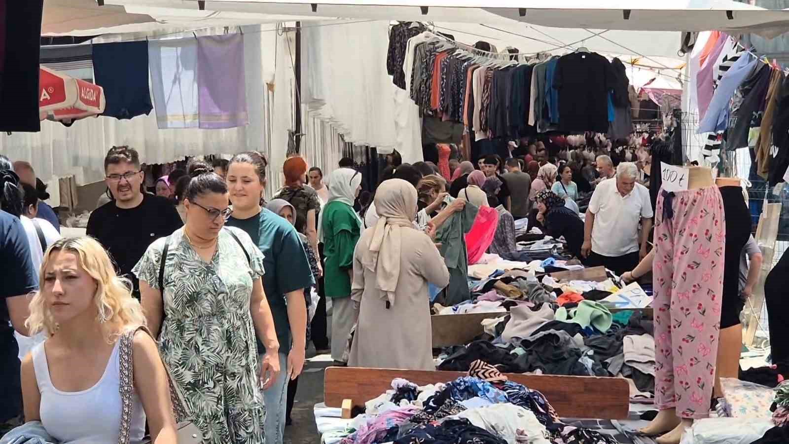 Pazarda bayram yoğunluğu 