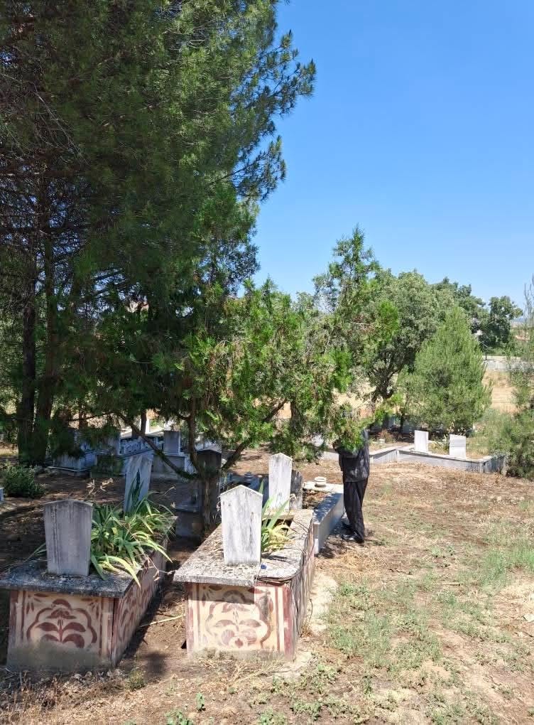 Selendi’de mezarlıklara ziyaretçi akını 