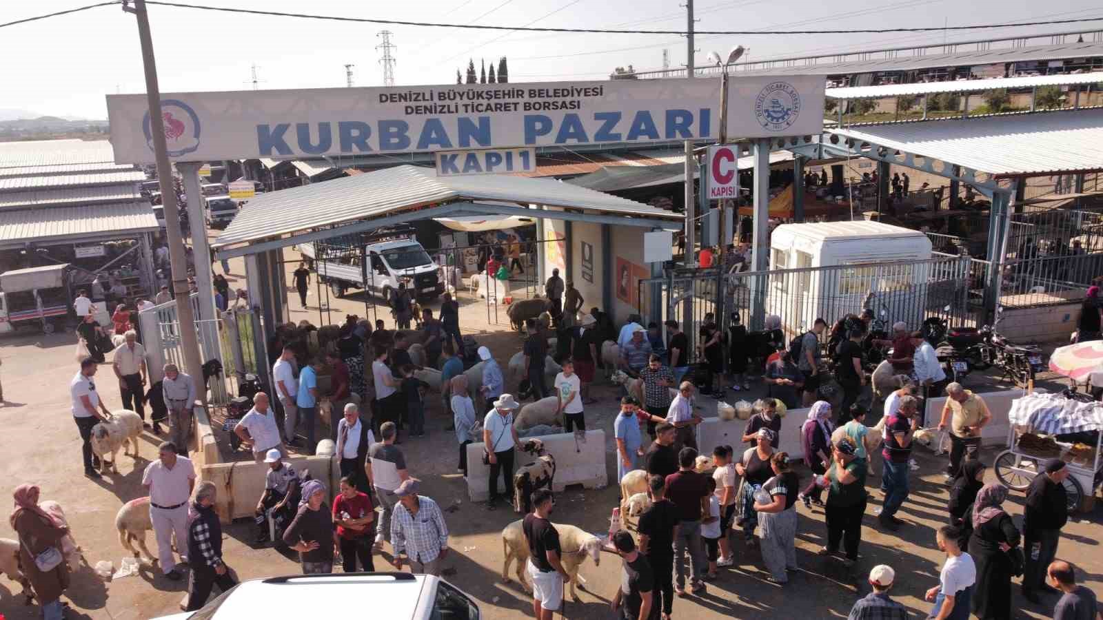 Denizli kurban pazarında arife yoğunluğu yaşandı 