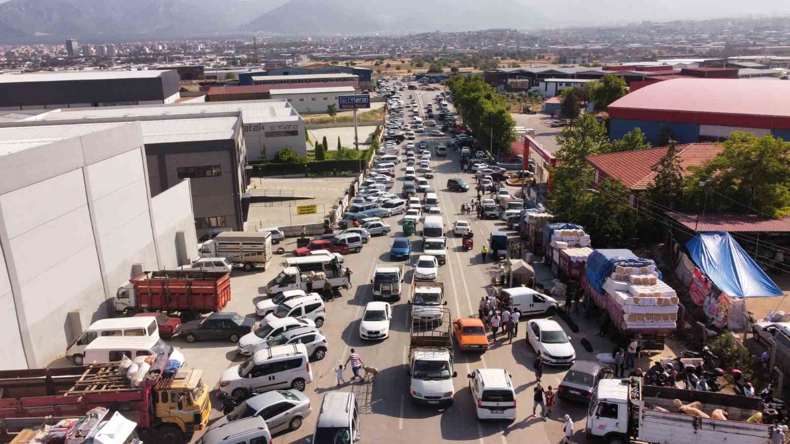Denizli kurban pazarında arife yoğunluğu yaşandı 
