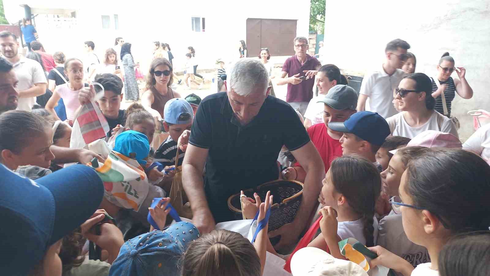 Edirne’de asırlık bayram geleneği: Çocuklar şeker topladı 
