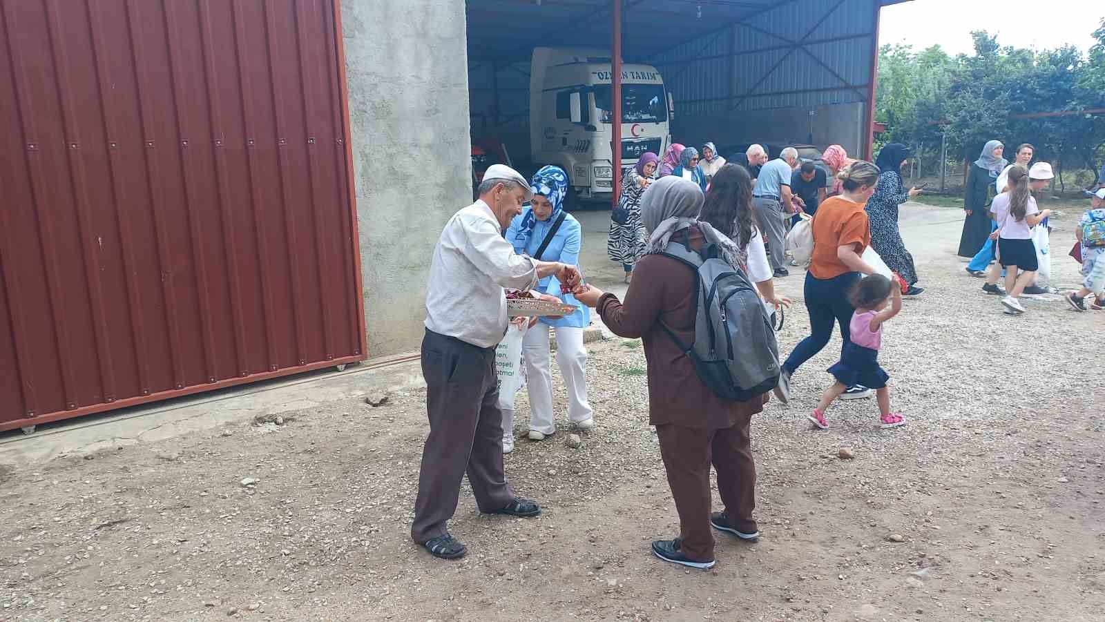 Edirne’de asırlık bayram geleneği: Çocuklar şeker topladı 