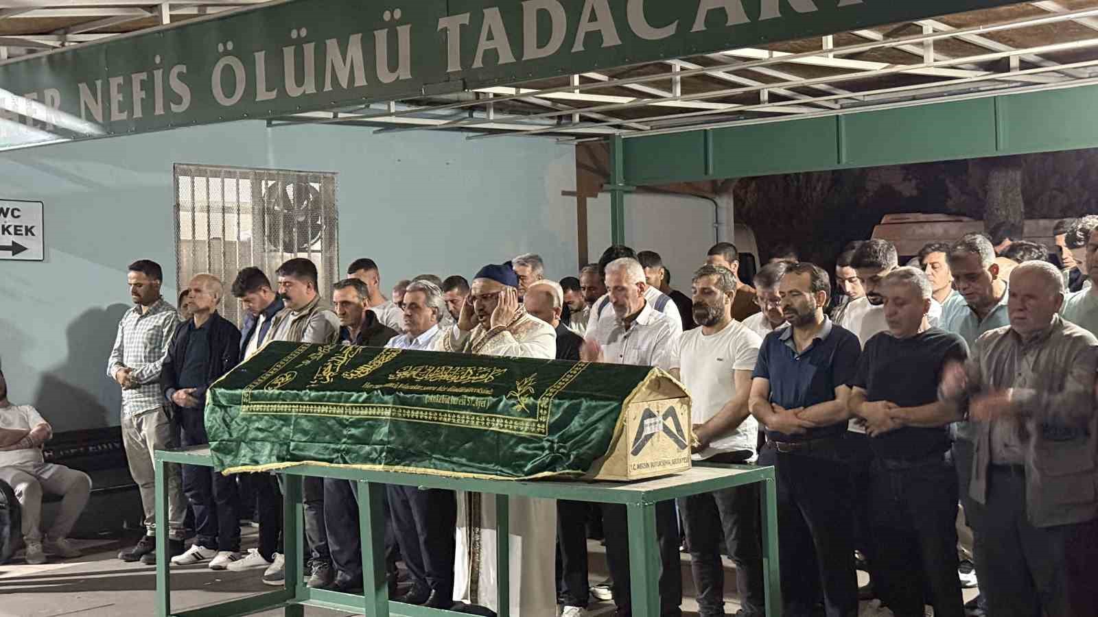 Diyarbakır’da yangında hayatını kaybeden anne ve üç çocuğu defnedildi 