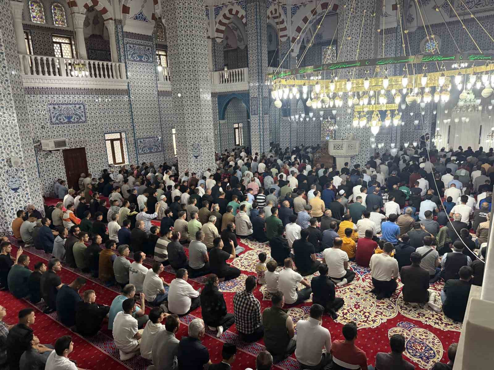 Türkiye’de ilk Kurban Bayramı namazı Iğdır’da kılındı 