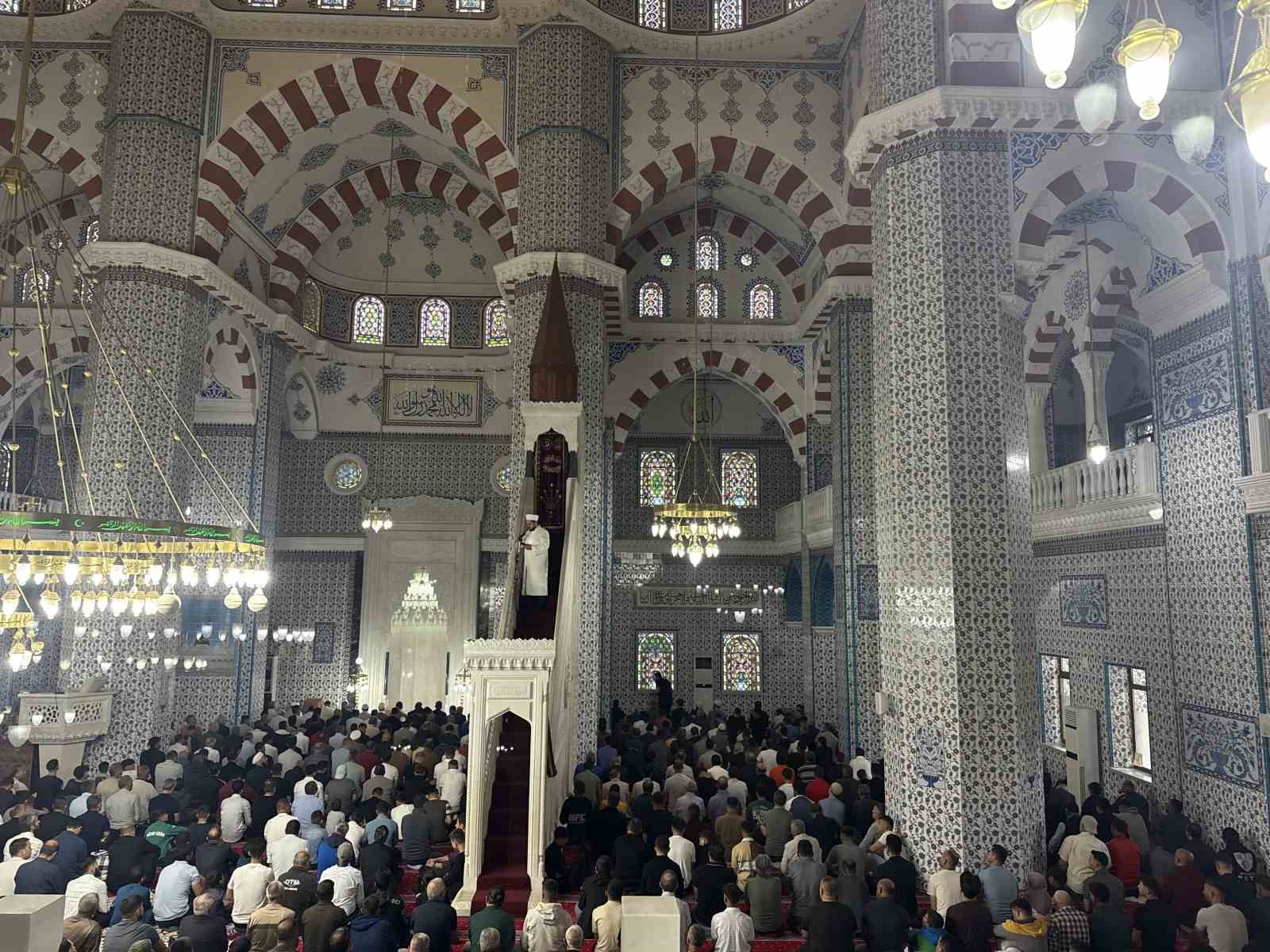 Türkiye’de ilk Kurban Bayramı namazı Iğdır’da kılındı 
