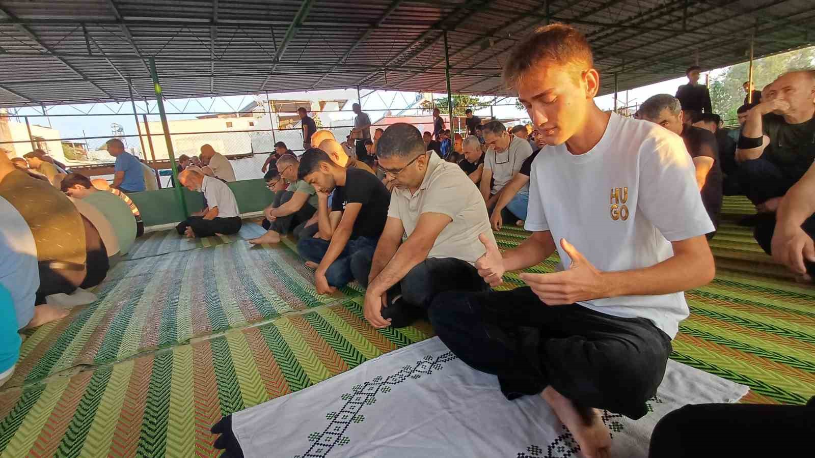 Adana’da Kurban Bayramı namazı kılındı 