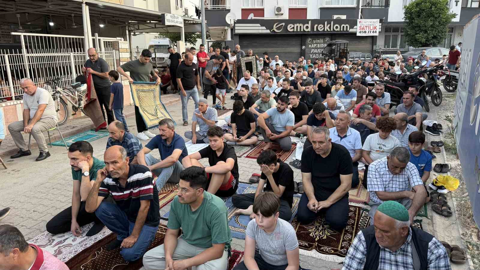 Adana’da Kurban Bayramı namazı kılındı 