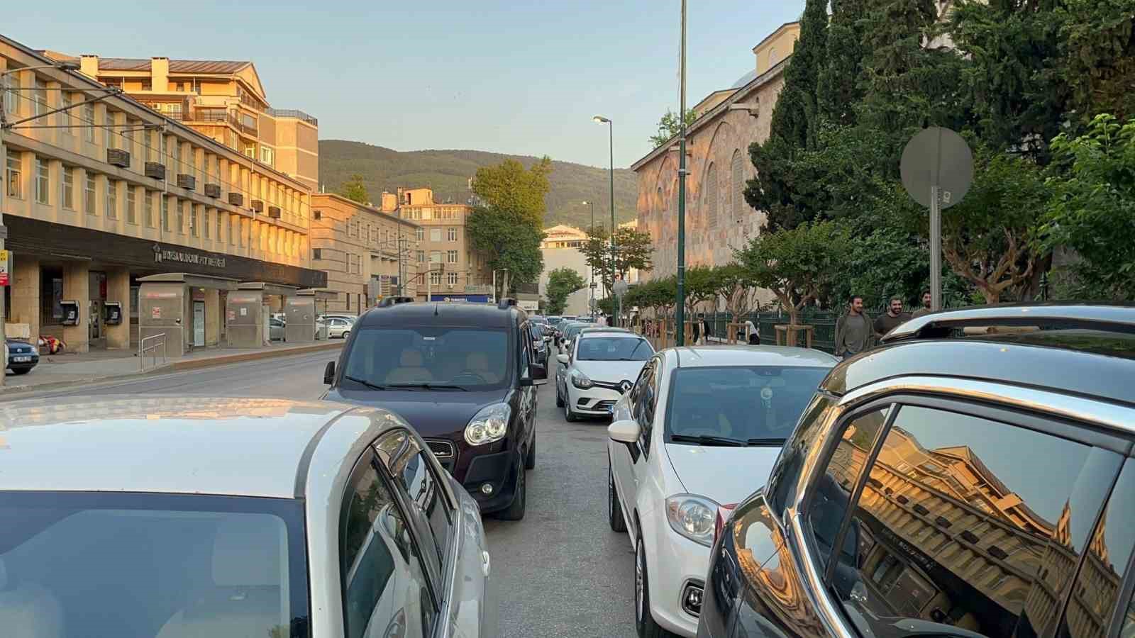 Bursa’da binlerce vatandaş Kurban Bayramı’nda Ulu Cami’ye akın etti 