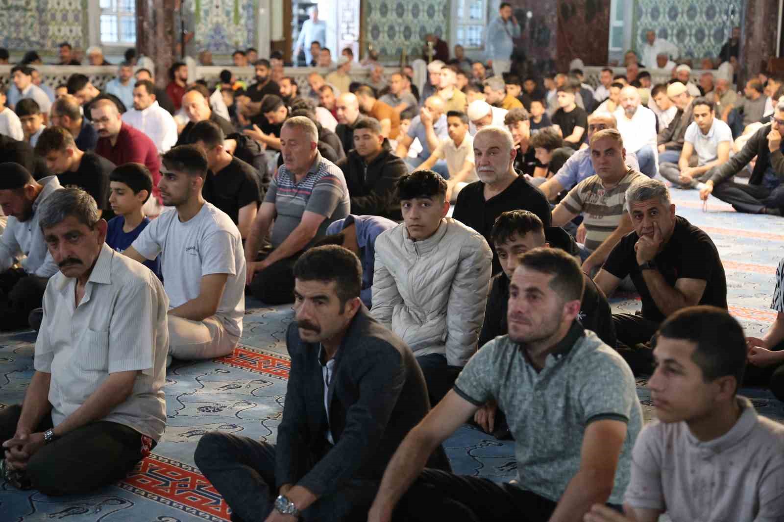 Bayram namazında camiler doldu 
