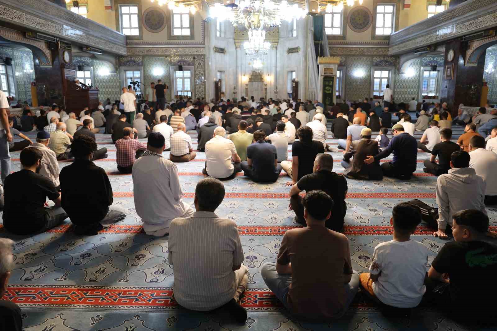 Bayram namazında camiler doldu 