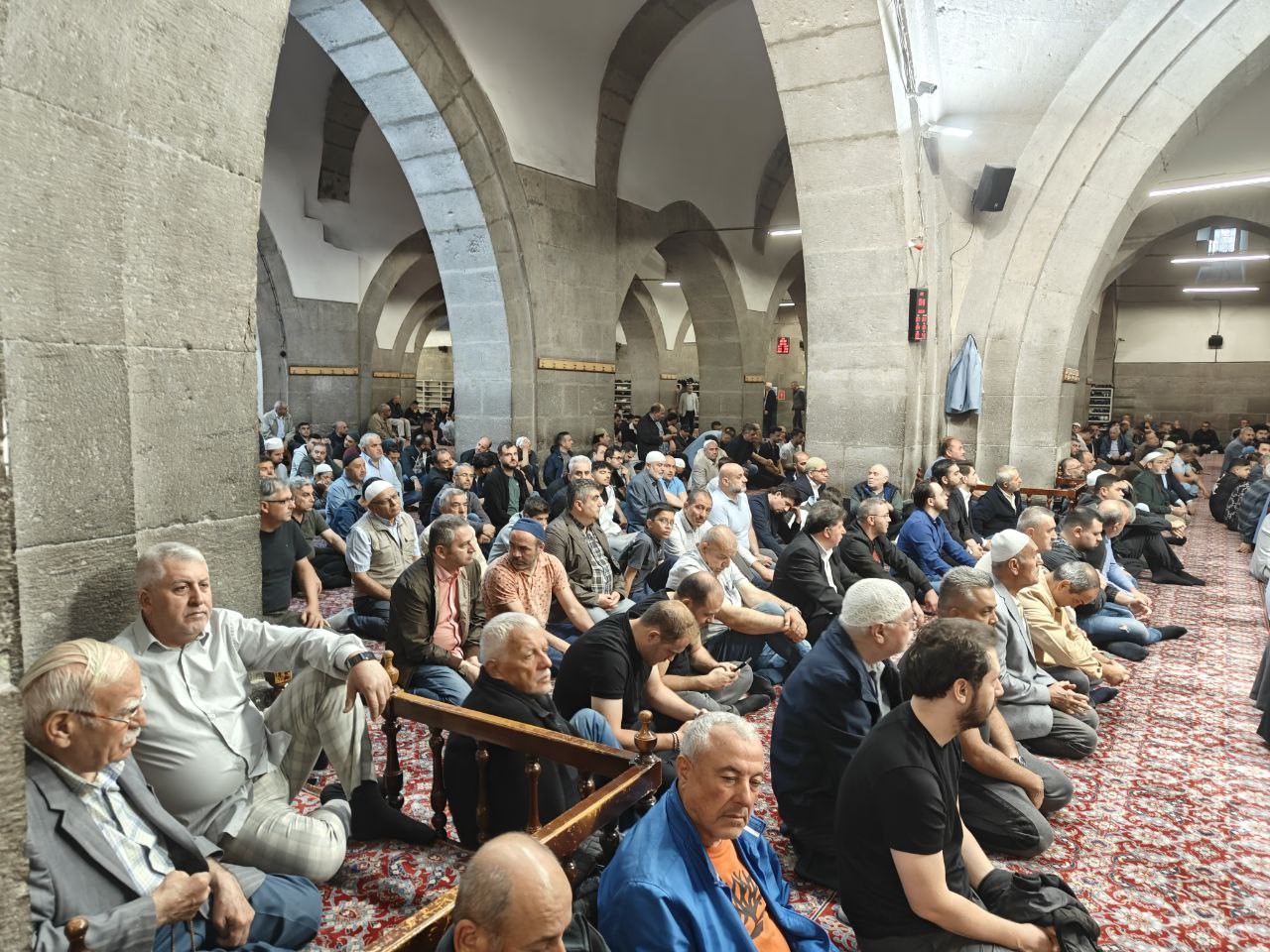Kayseri’de Bayram Namazı’nda camiler doldu 