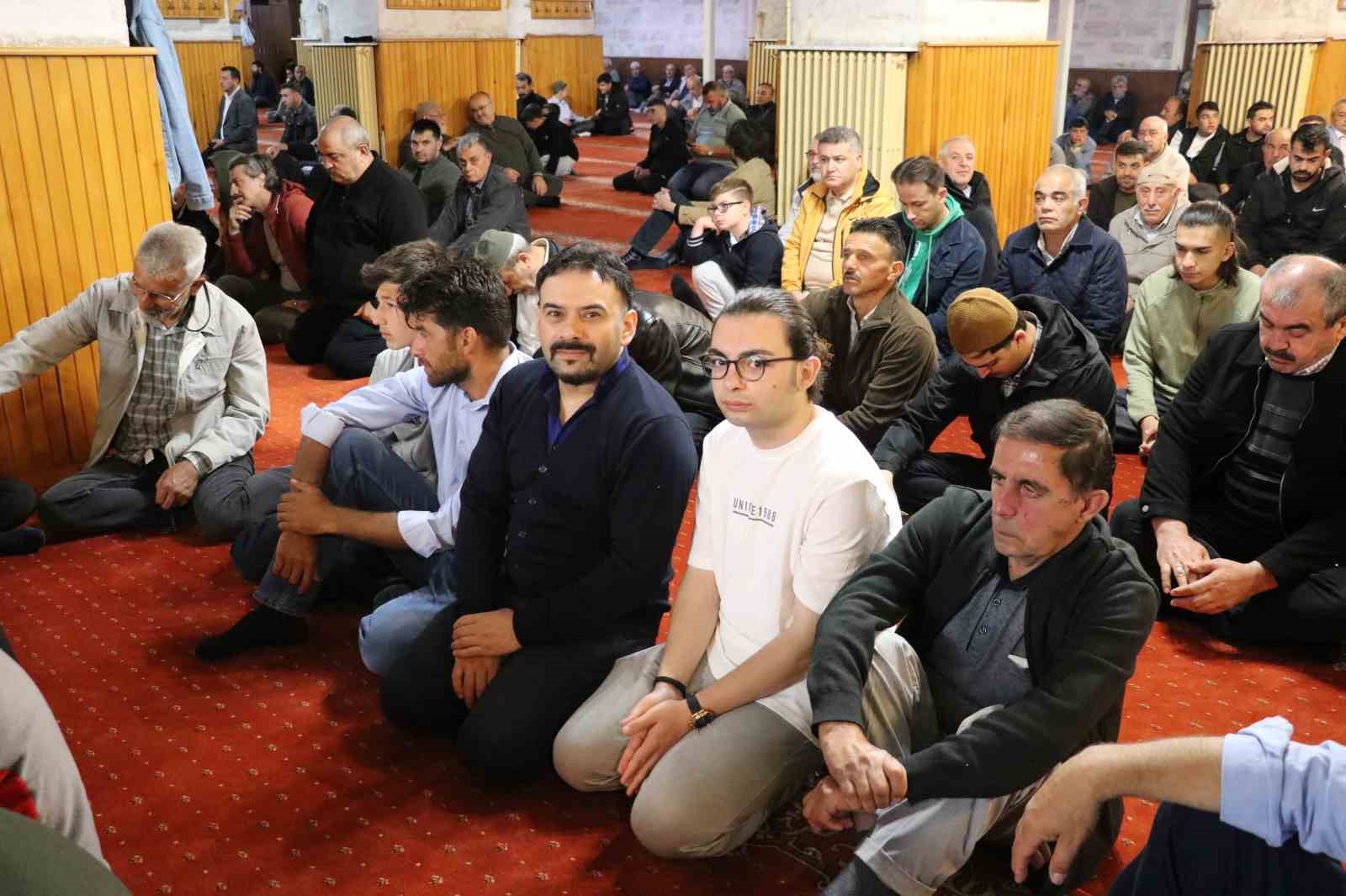 832 yıllık camide Kurban Bayramı namazı kılındı 