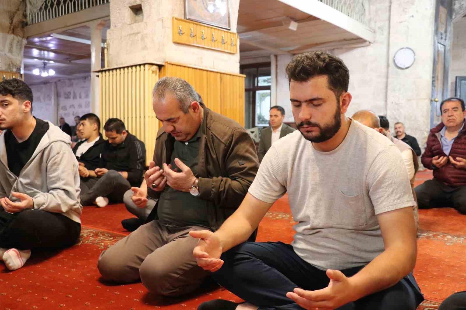 832 yıllık camide Kurban Bayramı namazı kılındı 