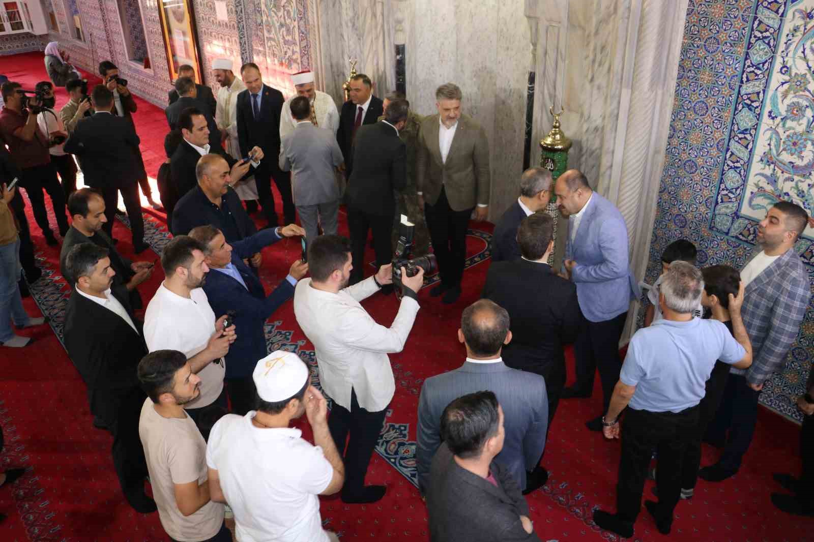 Peygamberler şehri Şanlıurfa’da bayram namazı coşkusu 
