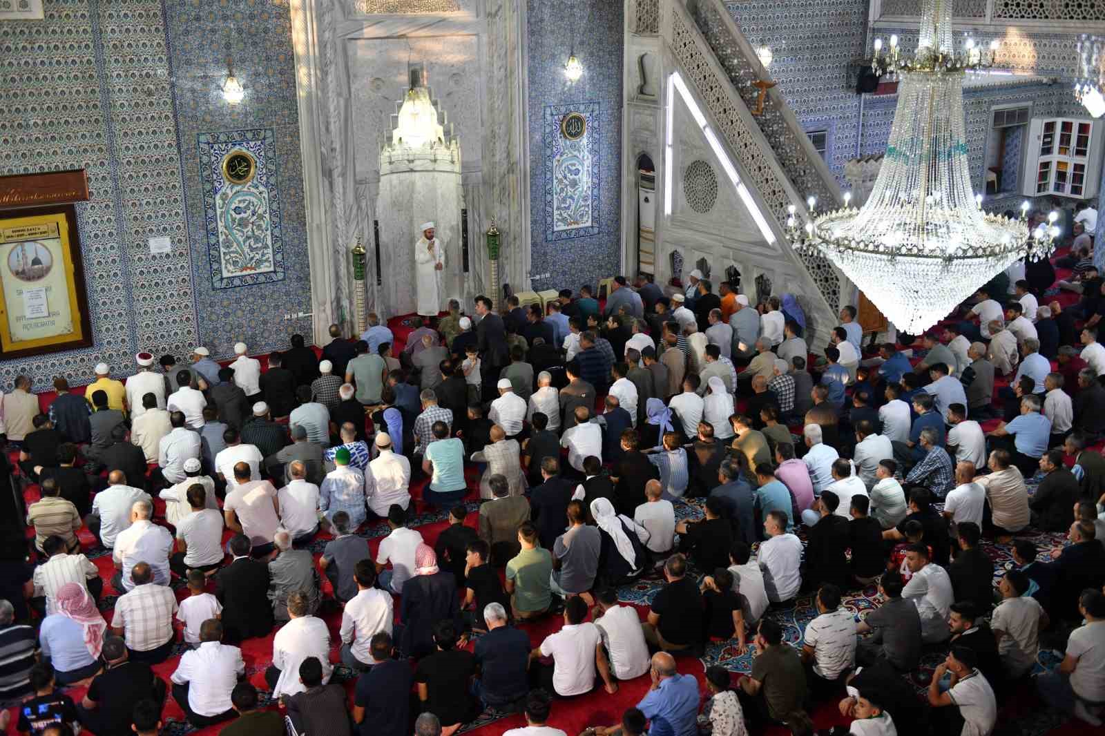 Peygamberler şehri Şanlıurfa’da bayram namazı coşkusu 