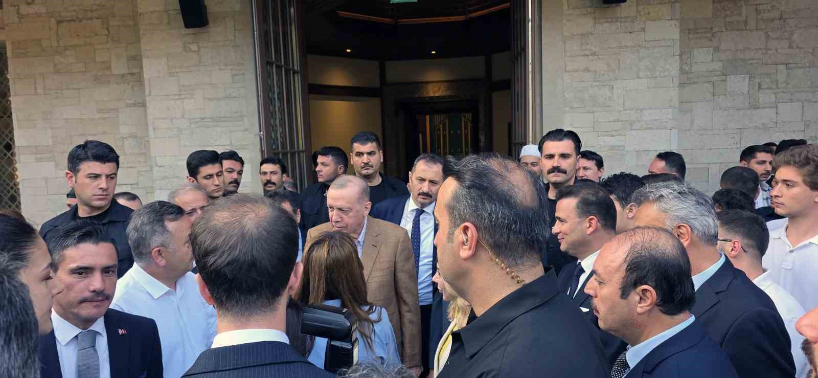 Cumhurbaşkanı Erdoğan Bayram namazını Marmaris Okluk Millet Camii’nde kıldı 