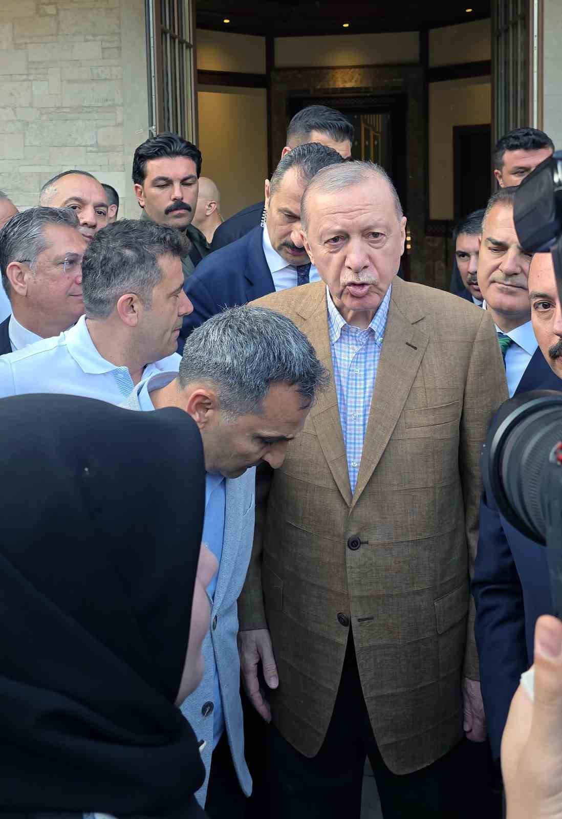 Cumhurbaşkanı Erdoğan Bayram namazını Marmaris Okluk Millet Camii’nde kıldı 