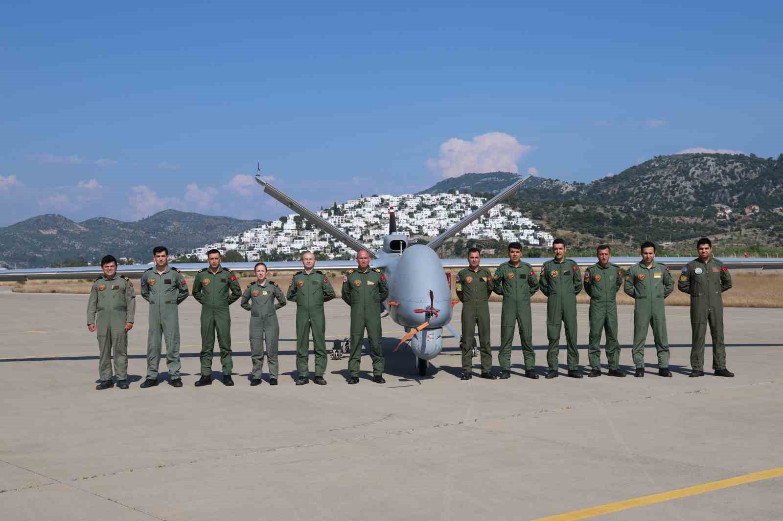 Türkiye’nin gururu İHA-SİHA pilot ve yer destek ekibi bayramda görev başında 