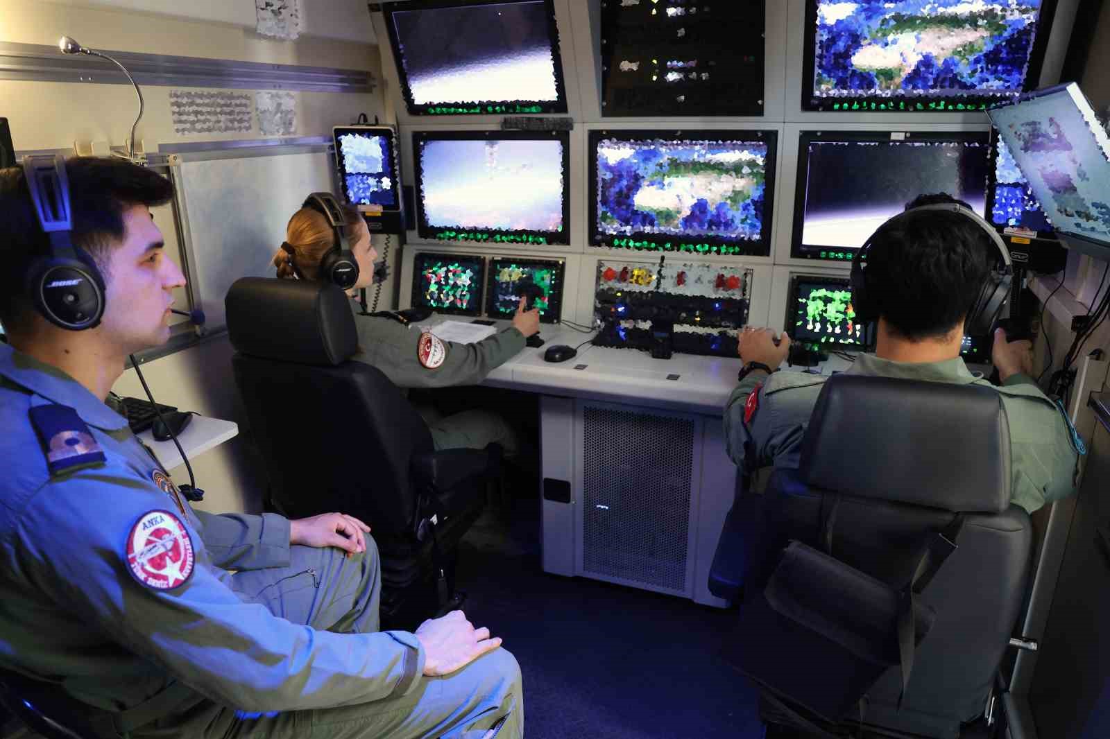 Türkiye’nin gururu İHA-SİHA pilot ve yer destek ekibi bayramda görev başında 