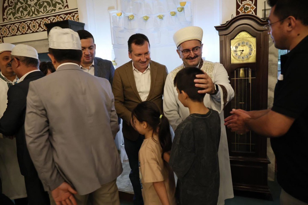 Başkan Balcıoğlu bayram namazını Piri Mehmet Paşa Camii’nde kıldı 