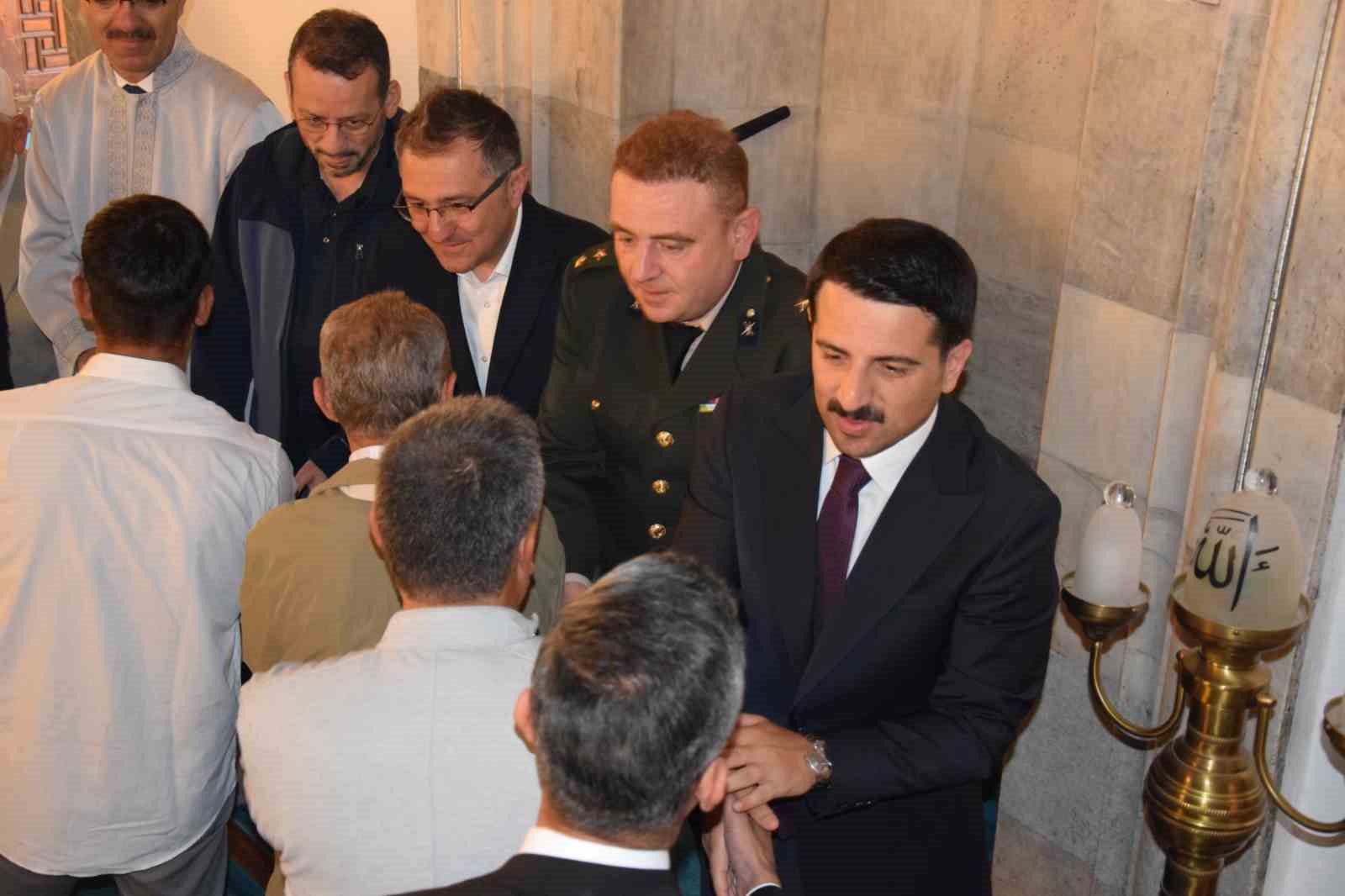Karapınar’da bayram namazında vatandaşlar camilere akın etti 