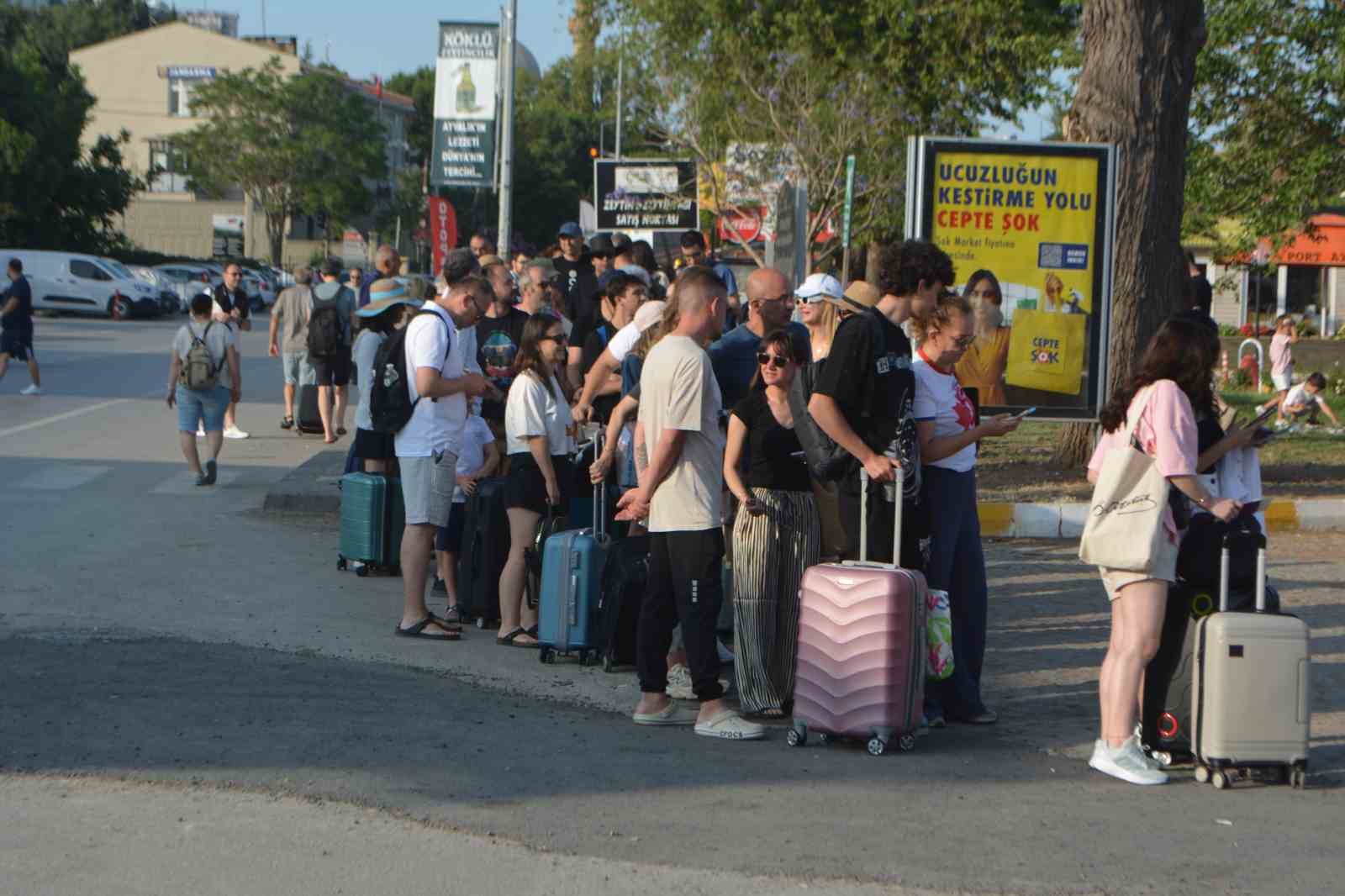 Kurban Bayramı’nda Ayvalık’tan Ege Adaları’na tatilci akını 