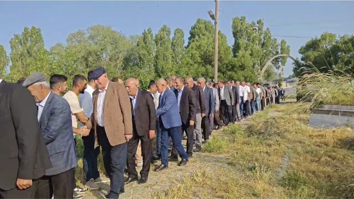 Muş’ta bayramlaşmada uzun kuyruklar oluştu 