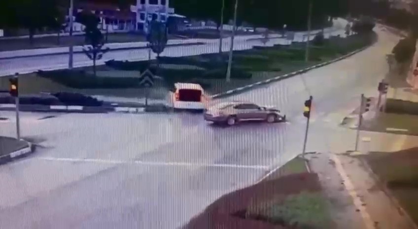 Amasya’da ticari araç ile otomobil çarpıştı: 5 yaralı 