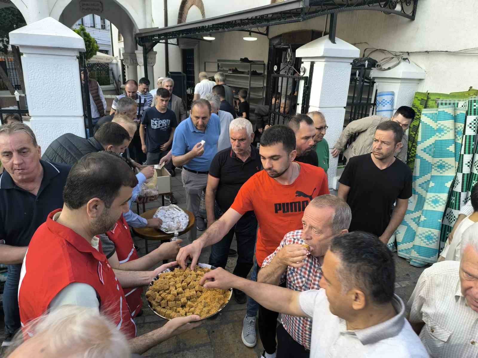 Türk Kızılay yurt içinde ve 22 ülkede kurban kesimlerine başladı 