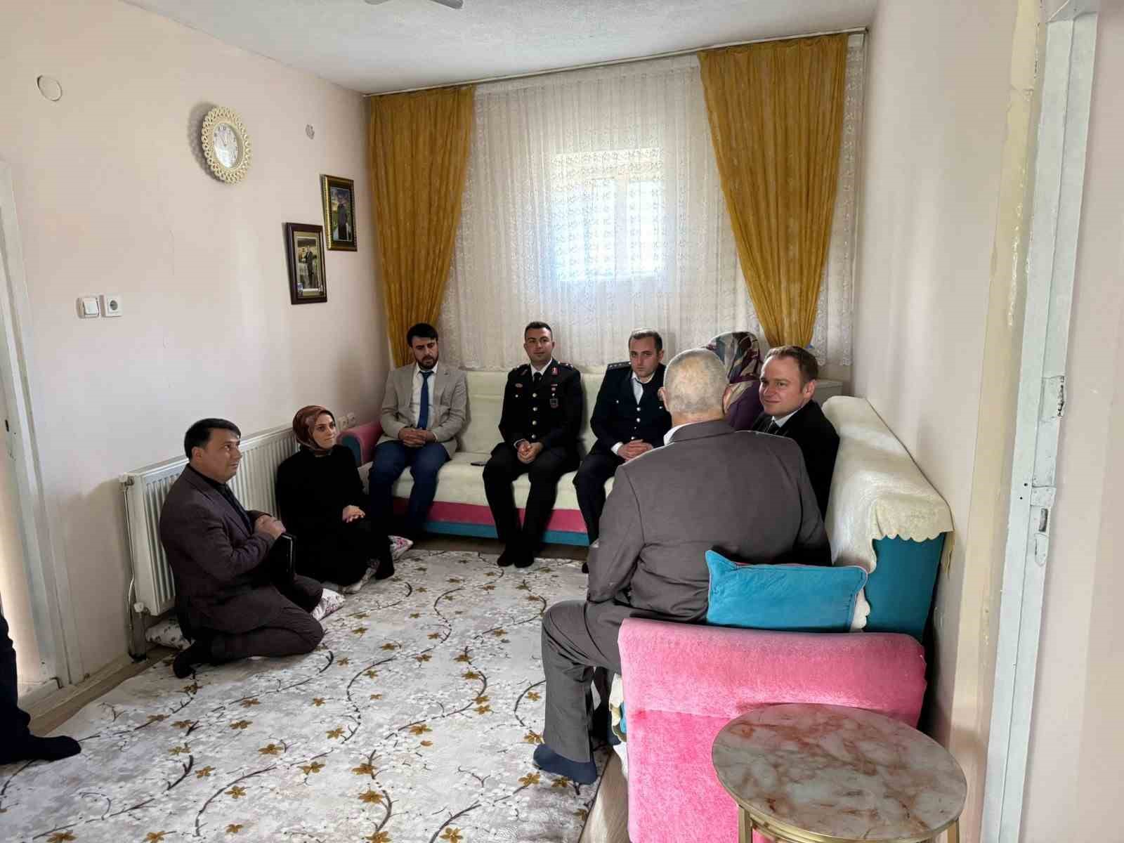 Kaymakam Koşansu’dan şehit aileleri ve gazilere bayram ziyareti 