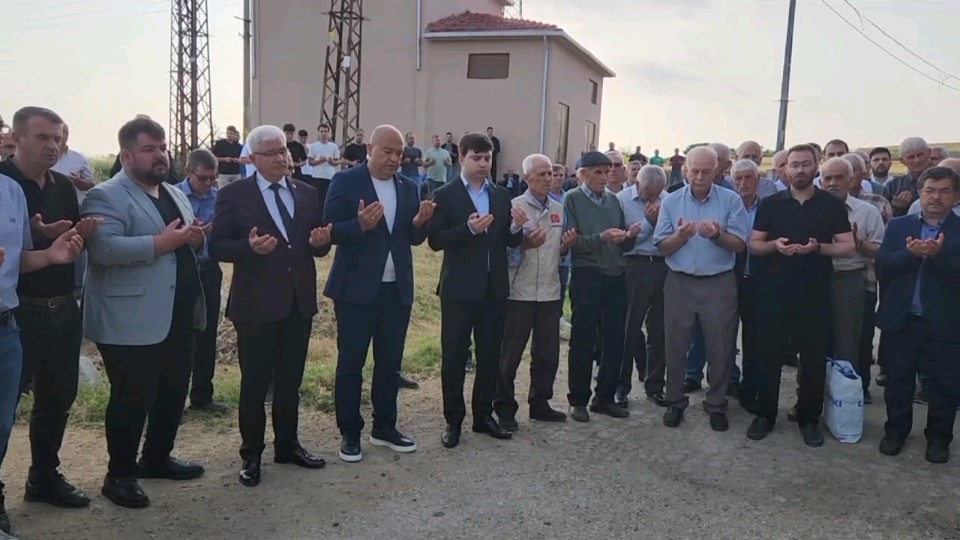 Gelenek yine yerine getirildi, 10 bin kişi aynı anda bayramlaştı 