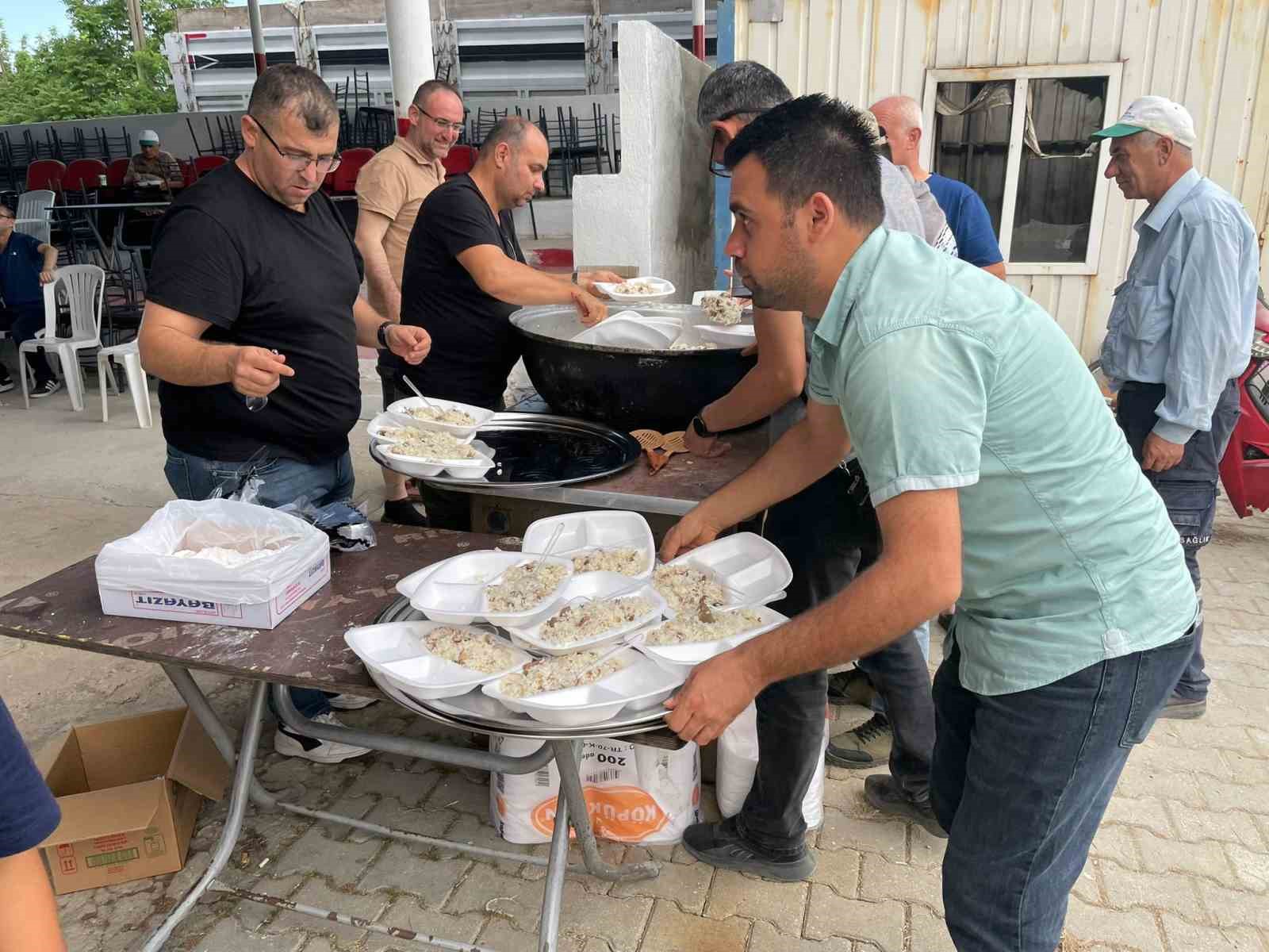Edirne’nin bu köyünde her bayram öncesi mevlit geleneği asırlardır sürüyor 