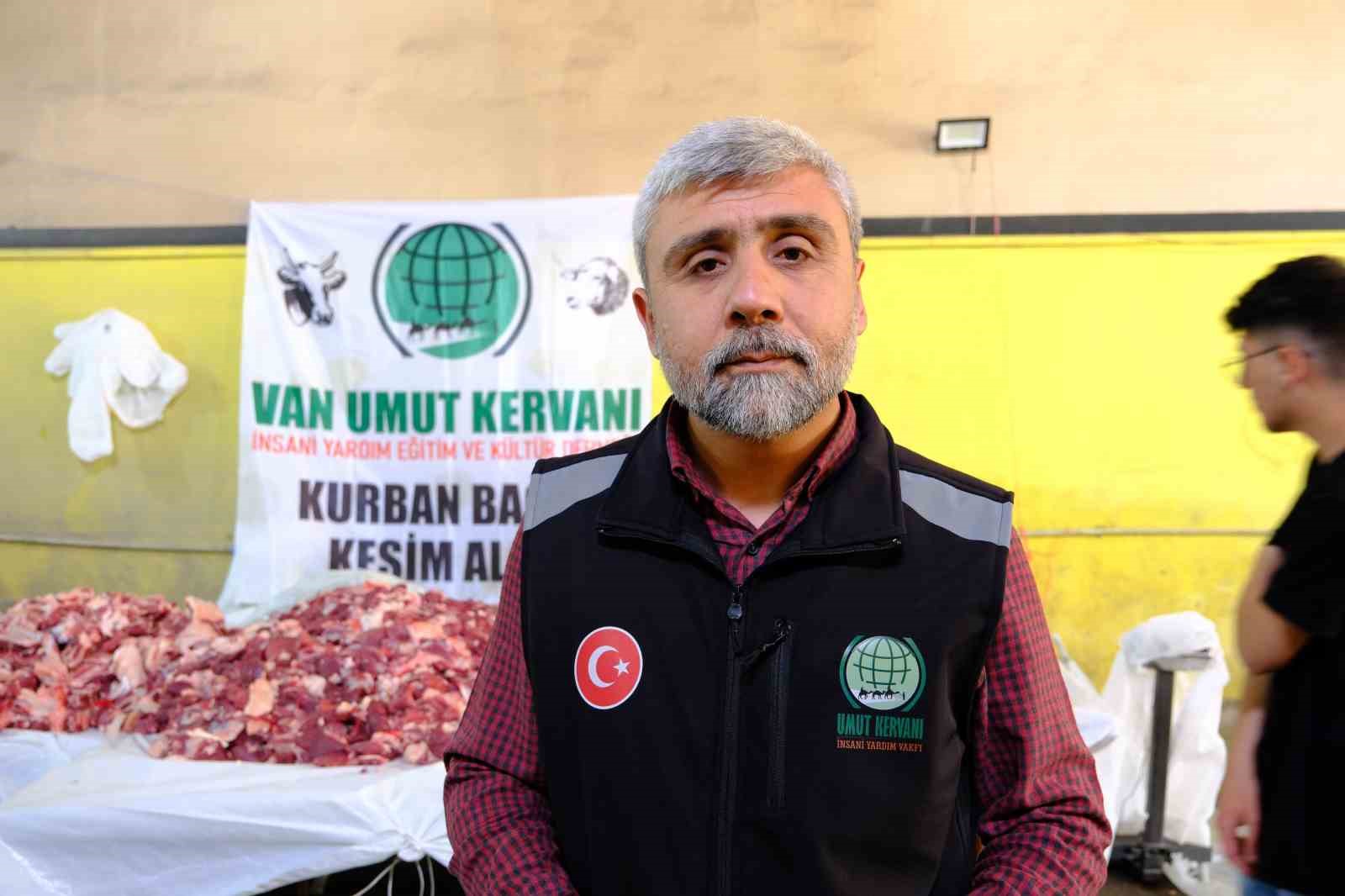 Van’da geleneksel toplu kurban kesimi 