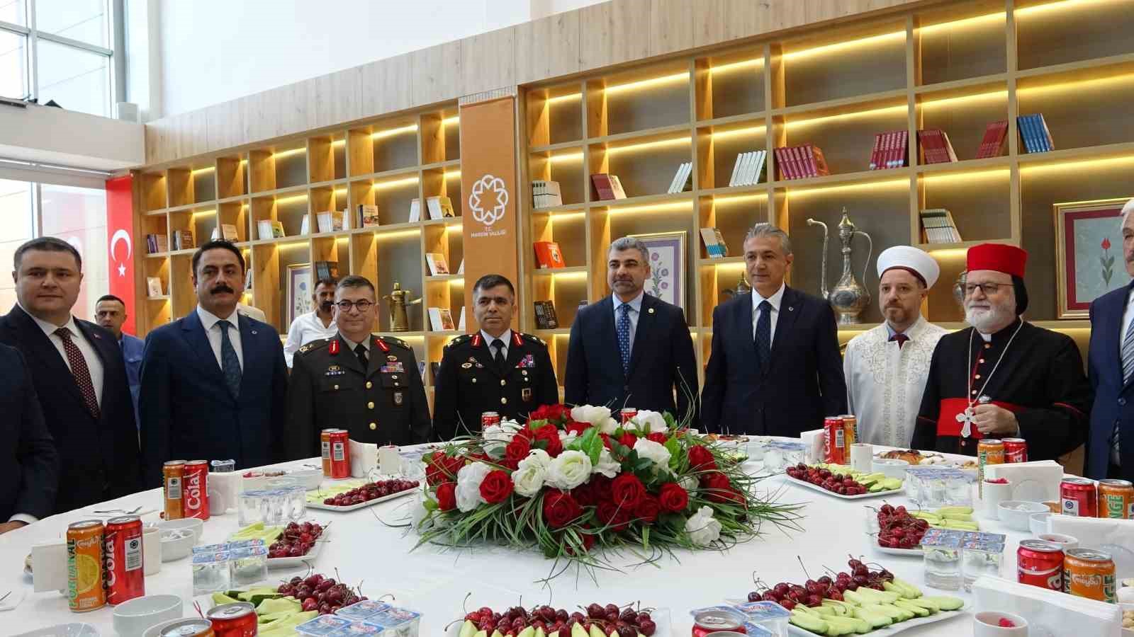 Mardin’de farklı dine mensup vatandaşlar bayramlaşma programında buluştu 