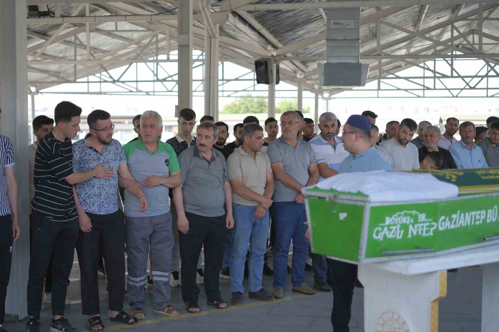 Binlerce balonun bırakıldığı Elif Azra, hayatını kaybetti 