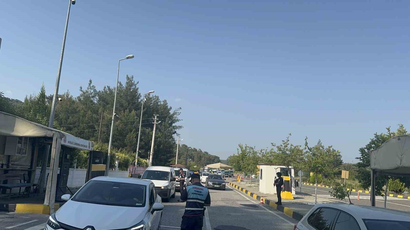 Marmaris ve Datça’ya 25 bin araç giriş yaptı 