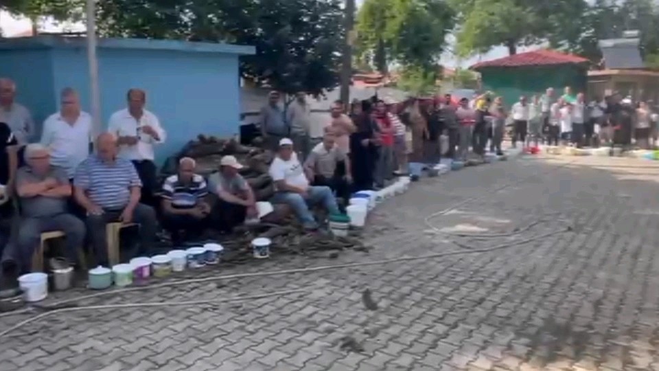 Bu köyde pişmiş kurban eti her eve giriyor 