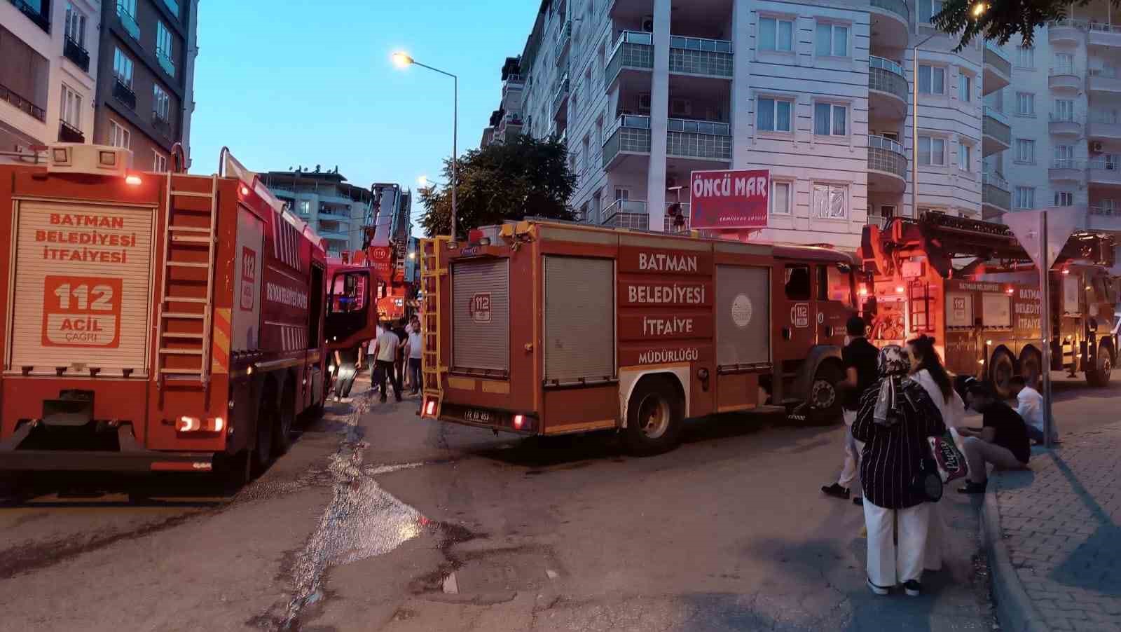 Batman’da market yangını paniğe neden oldu: 5 kişi kurtarıldı 