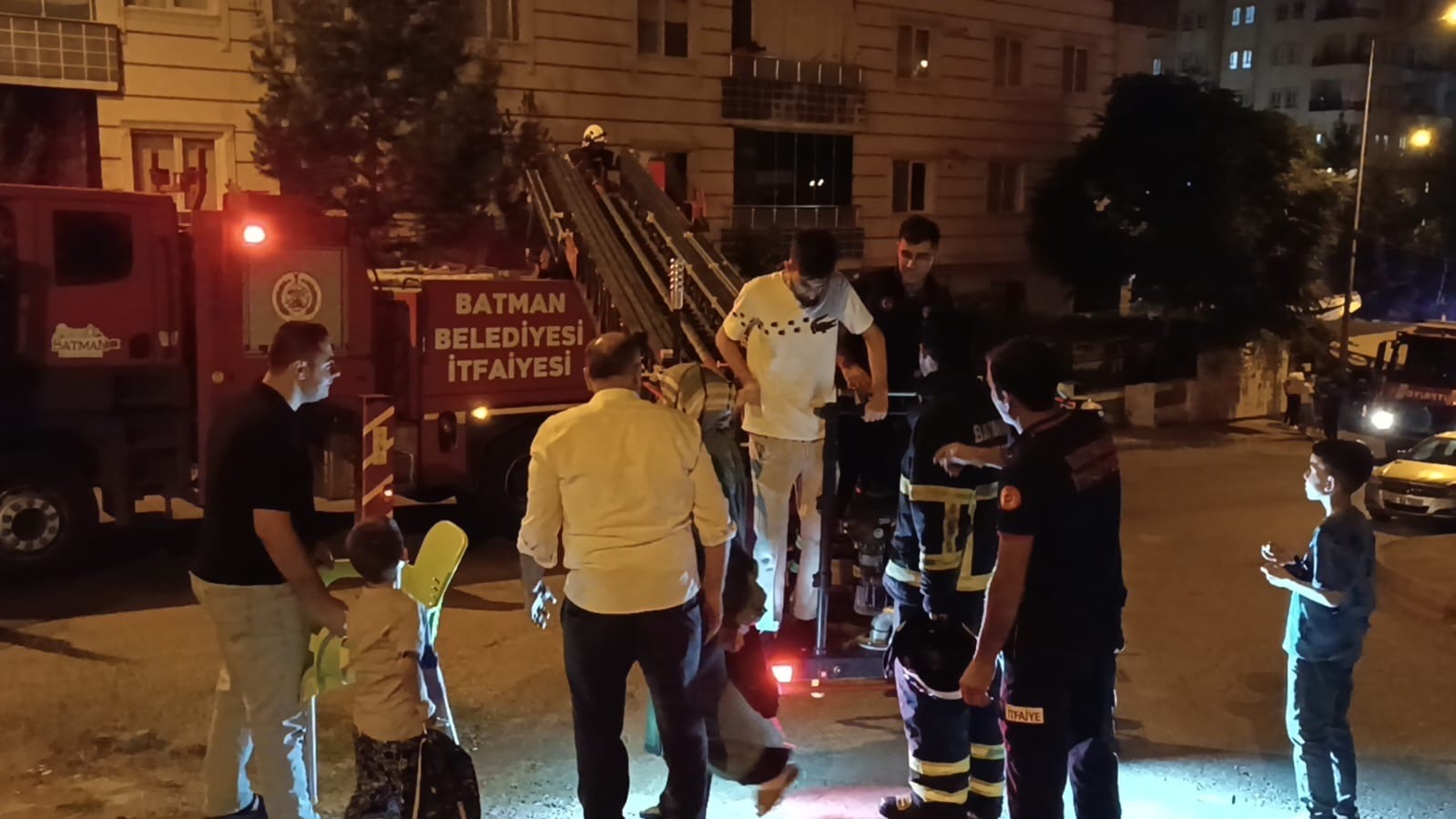 Batman’da market yangını paniğe neden oldu: 5 kişi kurtarıldı 