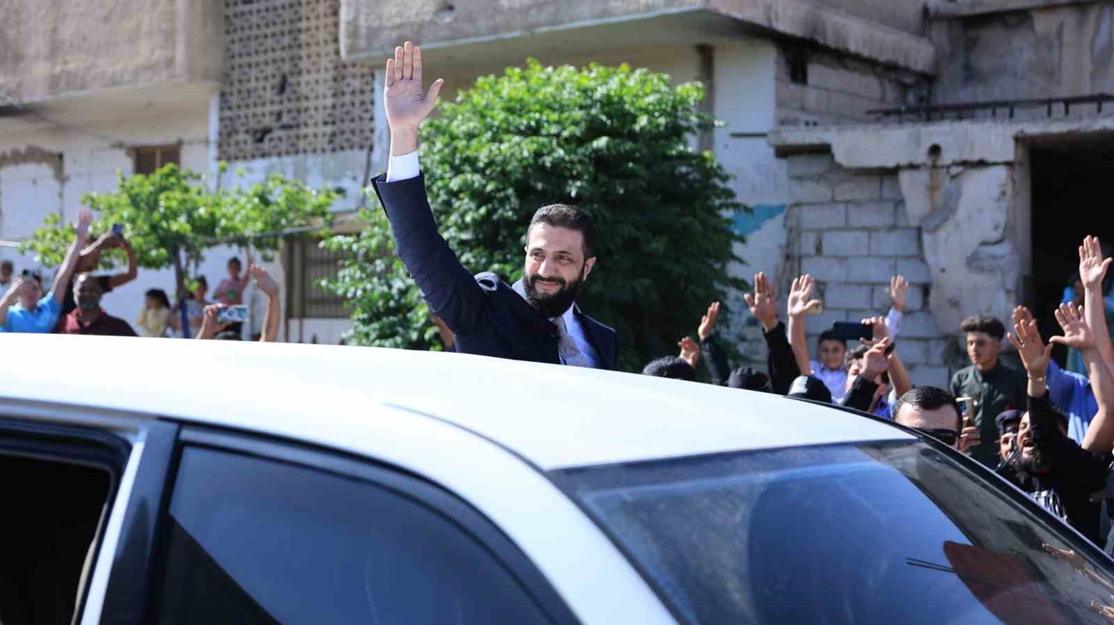 Suriye Devlet Başkanı Şara, ilk kez ziyaret ettiği Dera’da yoğun ilgi gördü