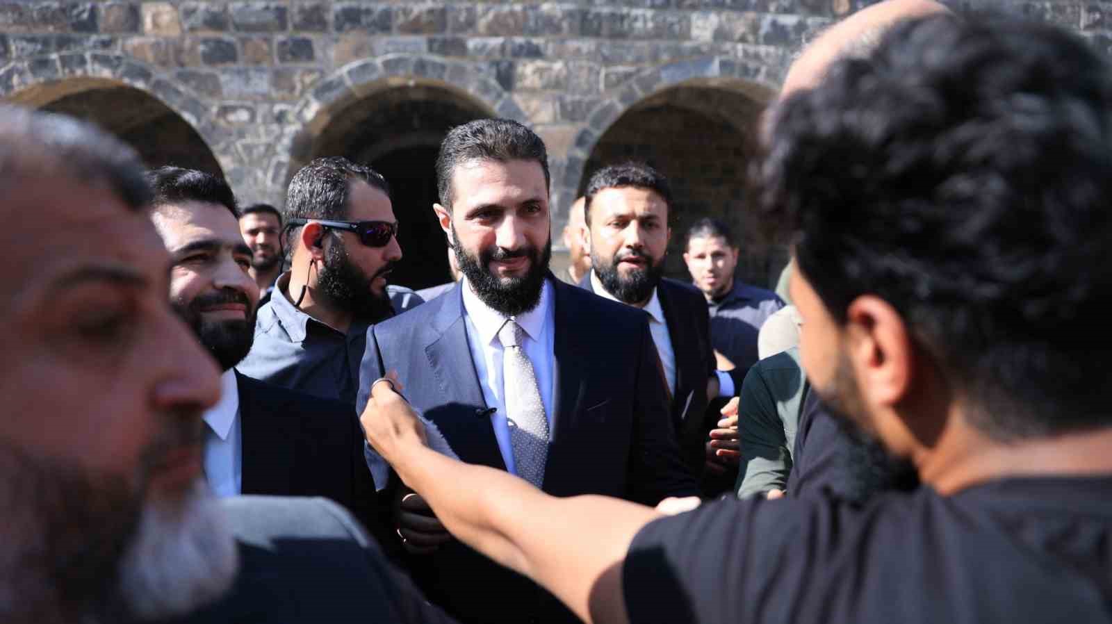 Suriye Devlet Başkanı Şara, ilk kez ziyaret ettiği Dera’da yoğun ilgi gördü 