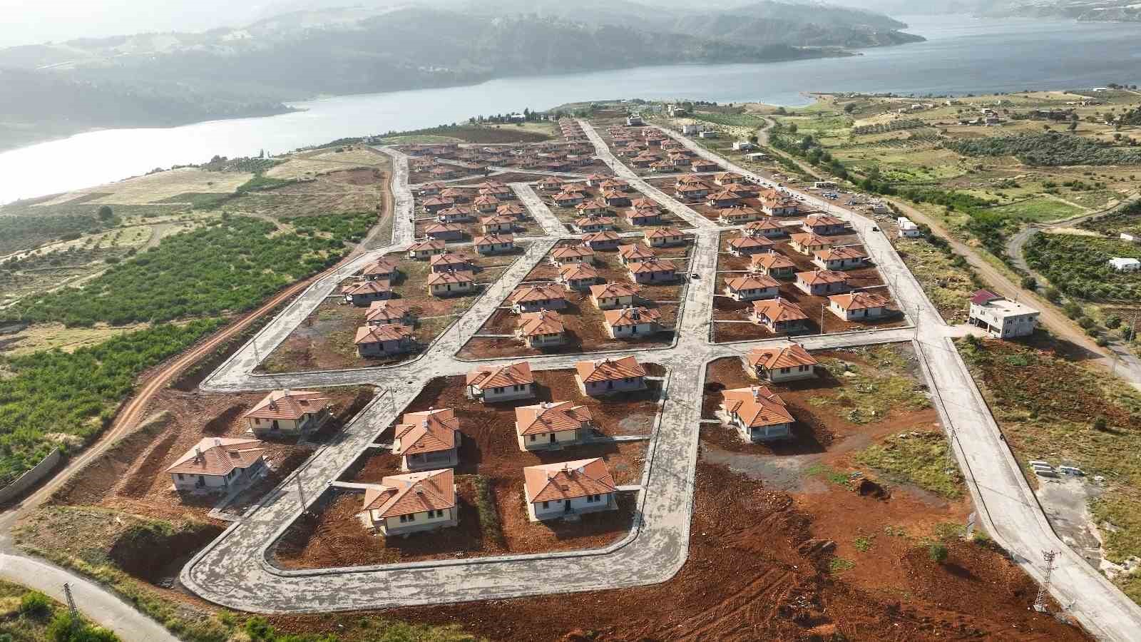 Bakan Kurum duyurdu: Kahramanmaraş’ın göl manzaralı köy evleri tamamlandı 